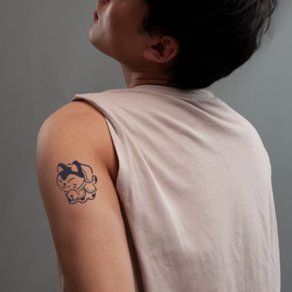 Tattoo mini ở bắp tay cho nam