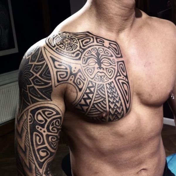 Tattoo ngực nam hoa văn