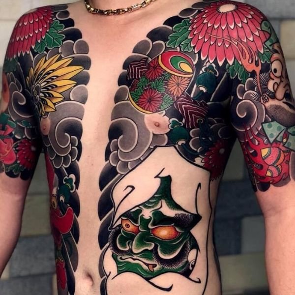 Tattoo ngực nam