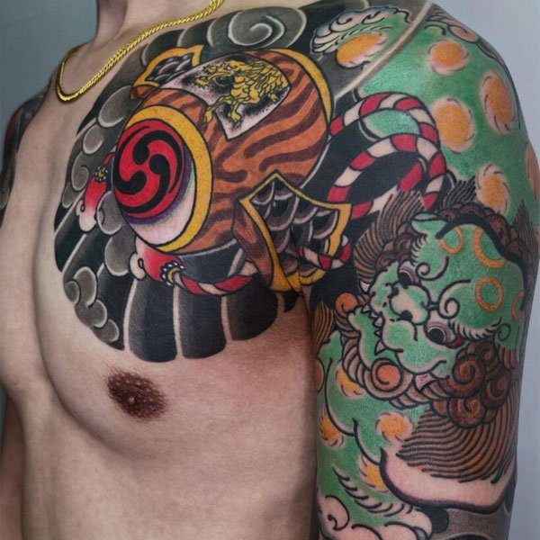 Tattoo nhật cổ nửa ngực