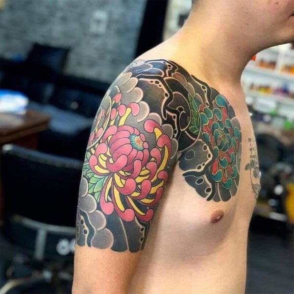 Tattoo nhật cổ ở bắp tay