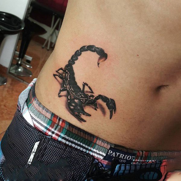 Tattoo nửa bụng bọ cạp