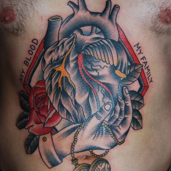 Tattoo nửa bụng trái tim