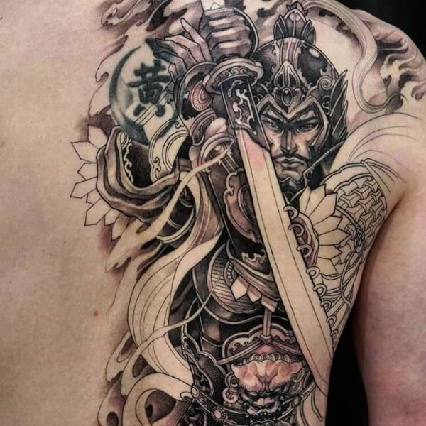 Tattoo nửa lưng tướng quân đẹp cho nam