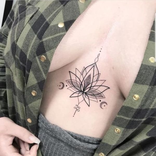 Tattoo ở ngực cho nữ chúp măng