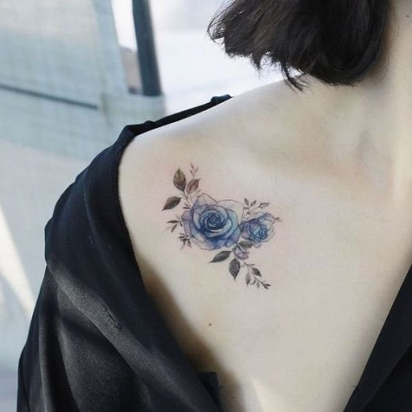 Tattoo ở ngực cho nữ hoa hồng xanh siêu đẹp