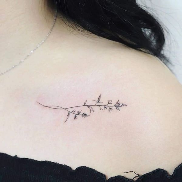 Tattoo ở ngực cho nữ nhành hoa đẹp