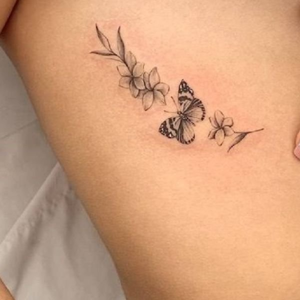 Tattoo ở sườn đẹp cho nữ