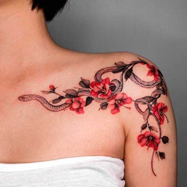 Tattoo ở vai hoa và rắn