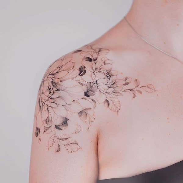 Tattoo ở vai trước cho nữ