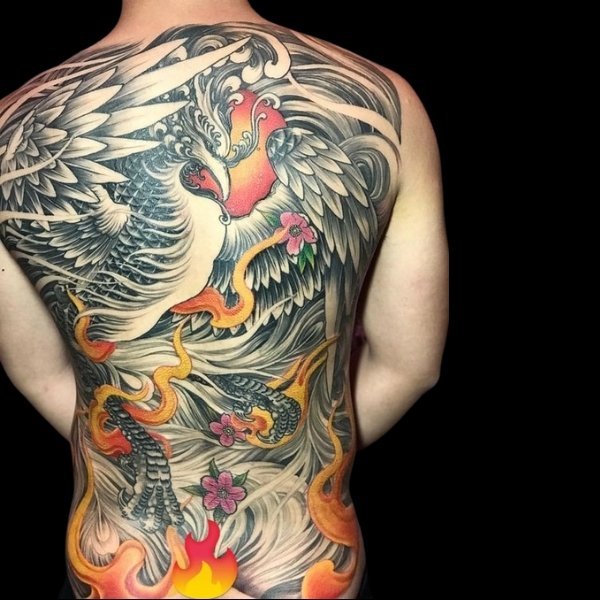 Tattoo phượng hoàng và hoa anh đào kín lưng