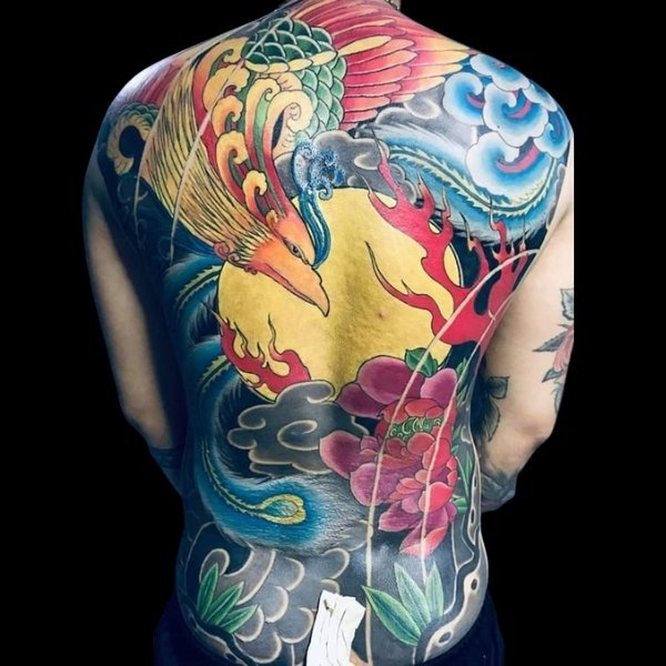 Tattoo phượng hoàng cùng hoa mẫu đơn trăng kín lưng