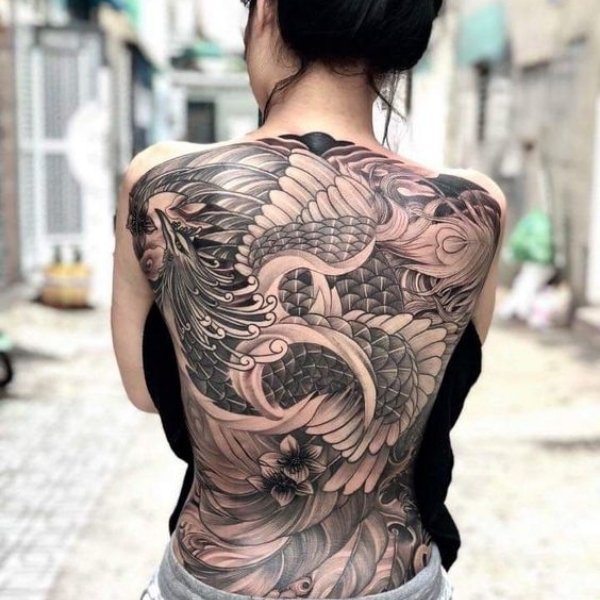 Tattoo phượng hoàng kín lưng cho nữ đẹp nhất