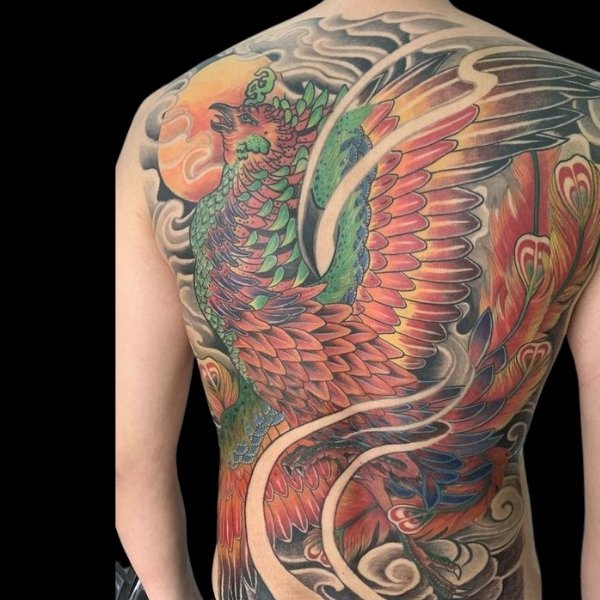 Tattoo phượng hoàng kín lưng cưỡi mây