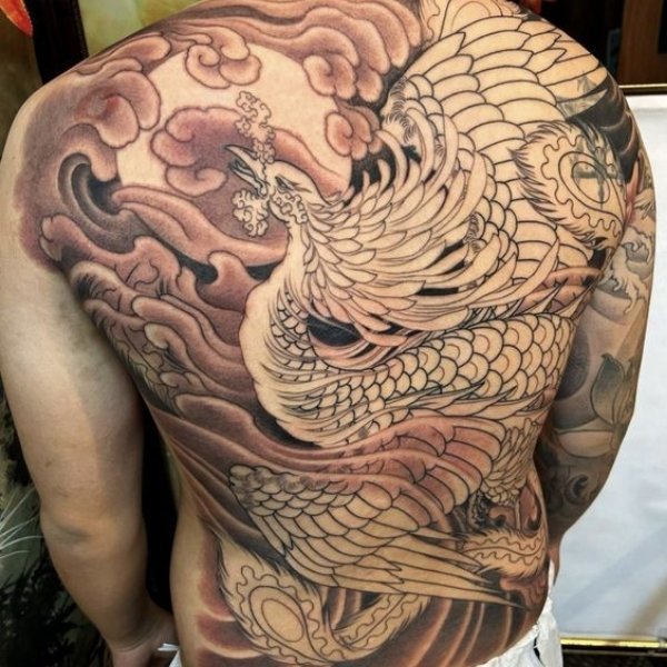 Tattoo phượng hoàng kín lưng khung