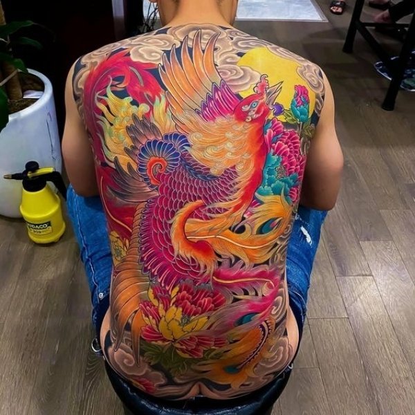 Tattoo phượng hoàng kín lưng màu