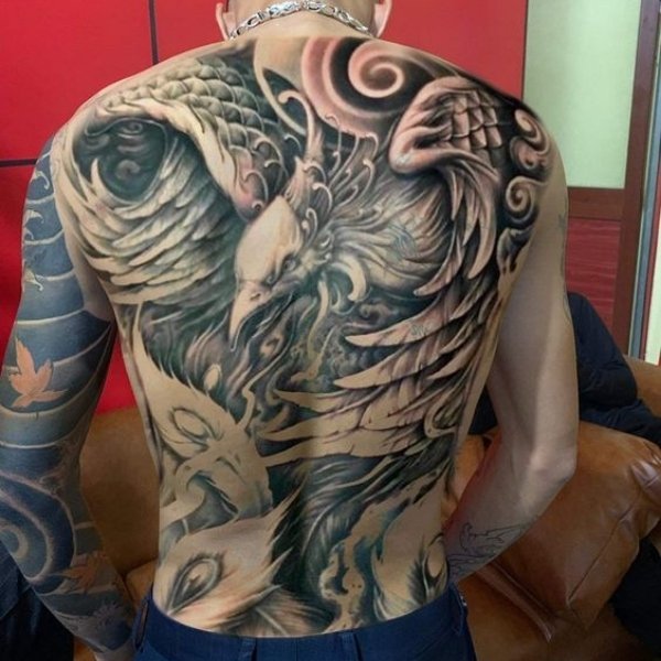 Tattoo phượng hoàng kín lưng tung cánh cực chiến