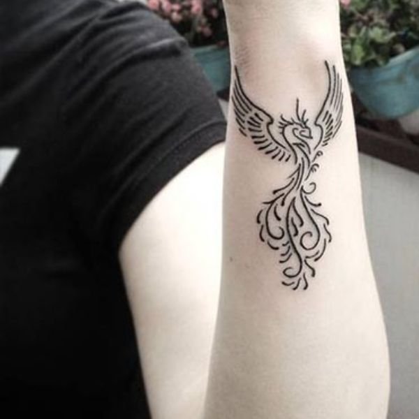 Tattoo phượng hoàng mini ở tay