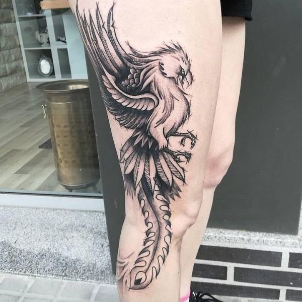 Tattoo phượng hoàng ở đùi nữ