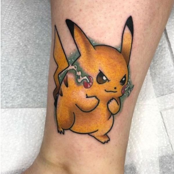 Tattoo pikachu bố trí ở chân đẹp