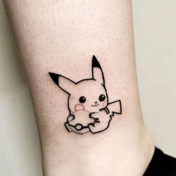 Tattoo pikachu được bố trí ở cổ chân