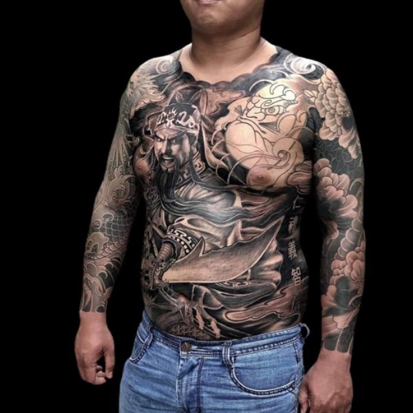 Tattoo quan công kín bụng