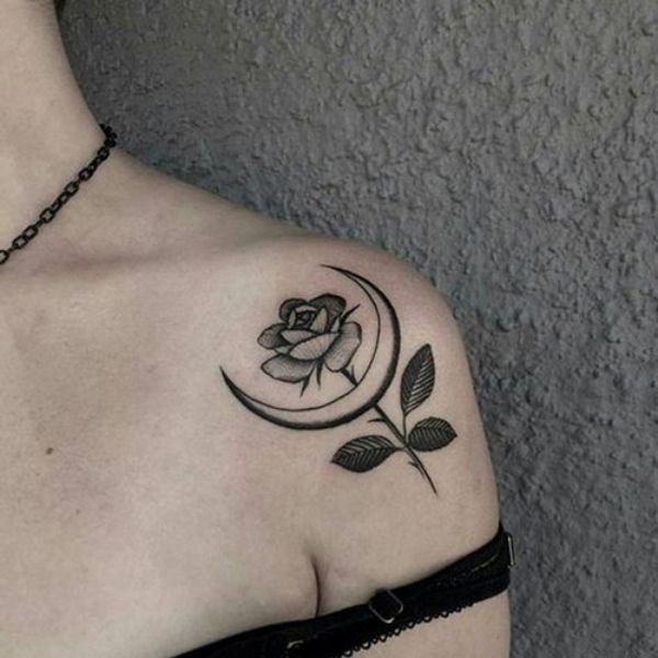 Tattoo quyến rũ cho nữ ở vai đẹp