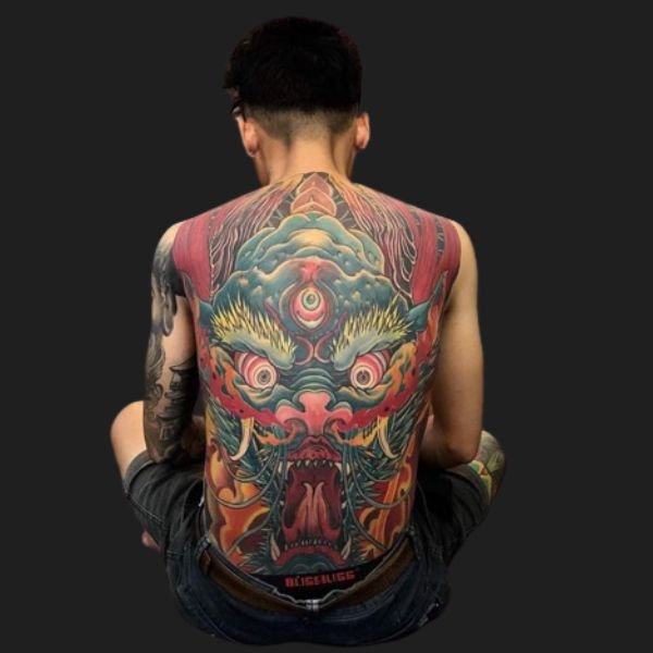 Tattoo rồng có đầu lân kín lưng