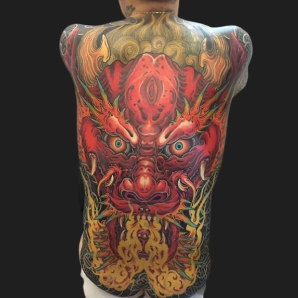 Tattoo rồng cưỡi mây kín lưng