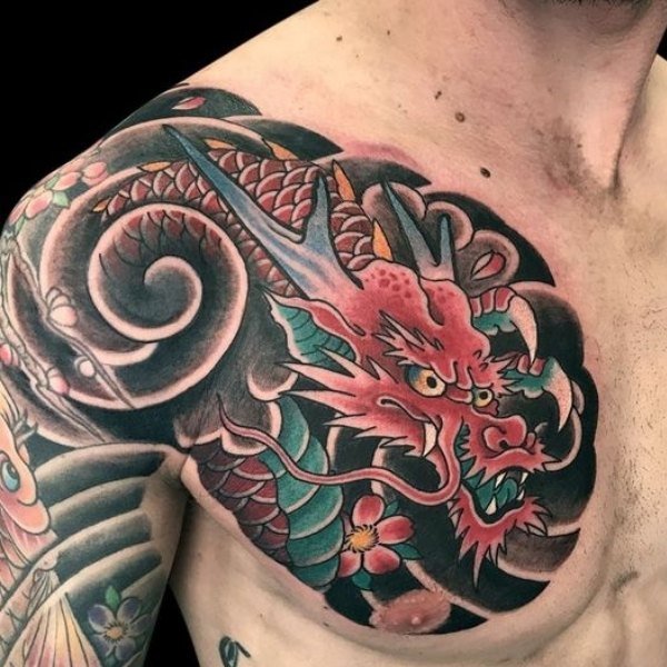 Tattoo rồng đông hải vắt vai