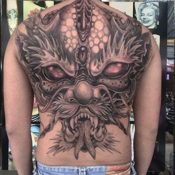 Tattoo rồng kín lưng 800 triệu