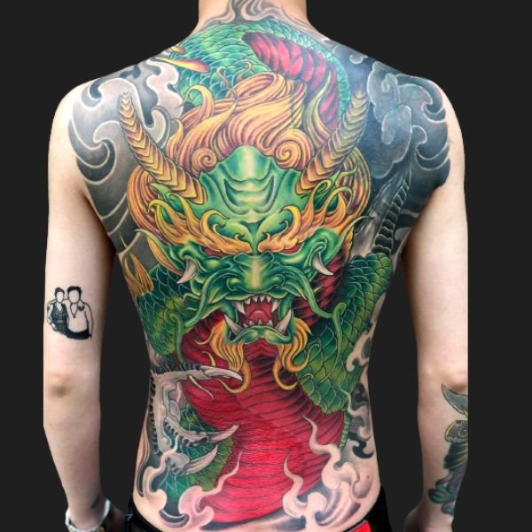 Tattoo rồng kín lưng nữ