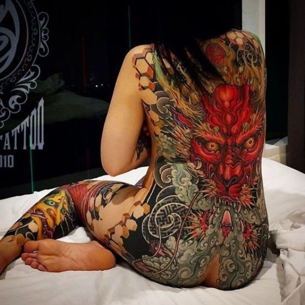 Tattoo rồng mặt quỷ kín lưng