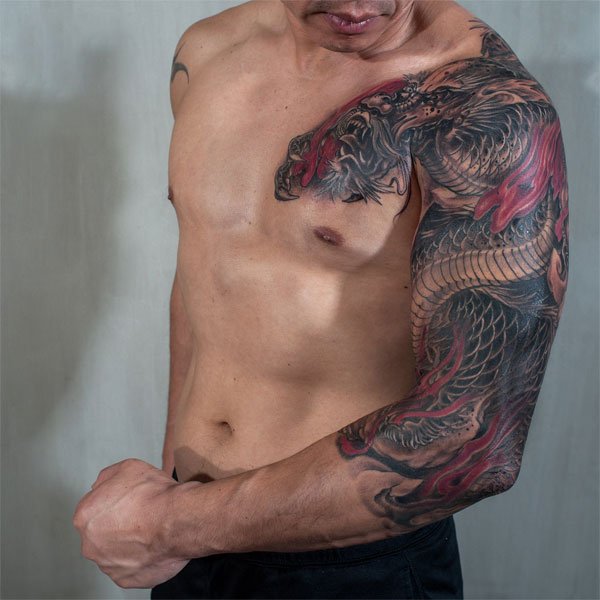 Tattoo rồng quấn tay nam chất