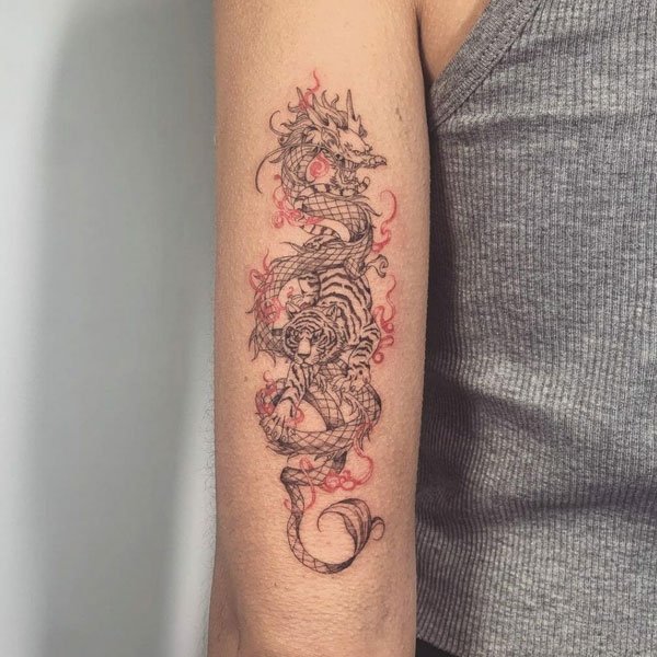 Tattoo rồng quấn tay ngầu cho nam