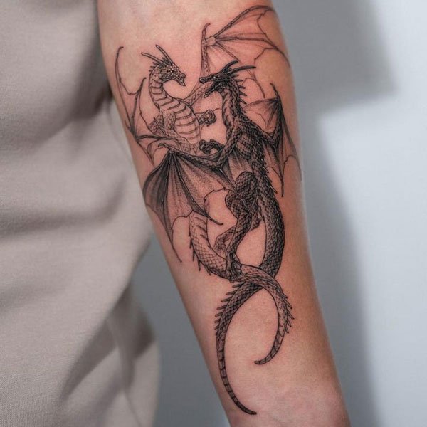 Tattoo rồng quấn tay phương đông