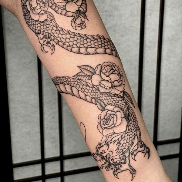 Tattoo rồng quấn tay siêu ngầu