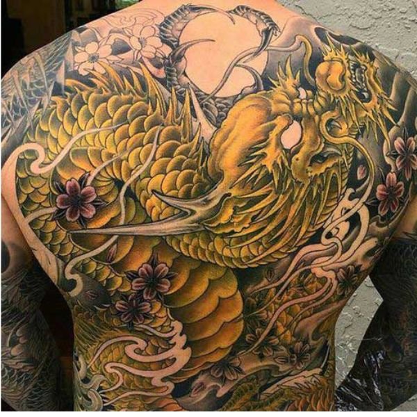 Tattoo rồng vàng kín lưng