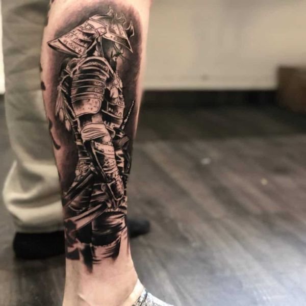 Tattoo samurai kín bắp chân