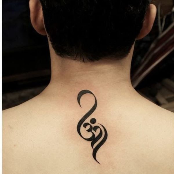 tattoo sau gáy ký tự chất