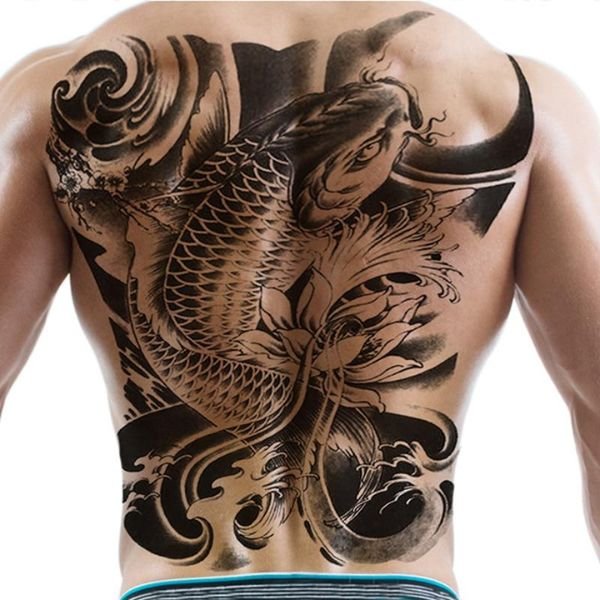 Tattoo sau lưng hình cá chép