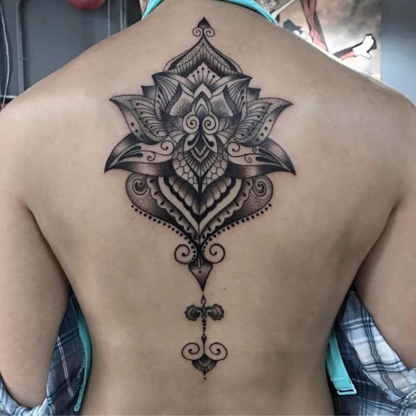 Tattoo sau lưng hoa văn đẹp