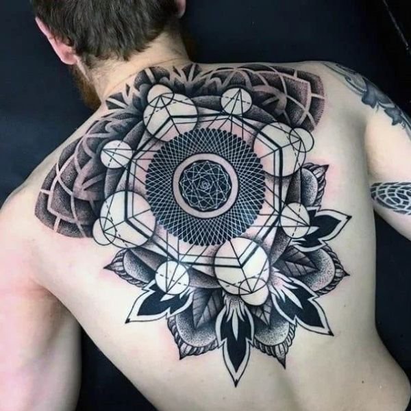 Tattoo sau lưng ngầu cho nam