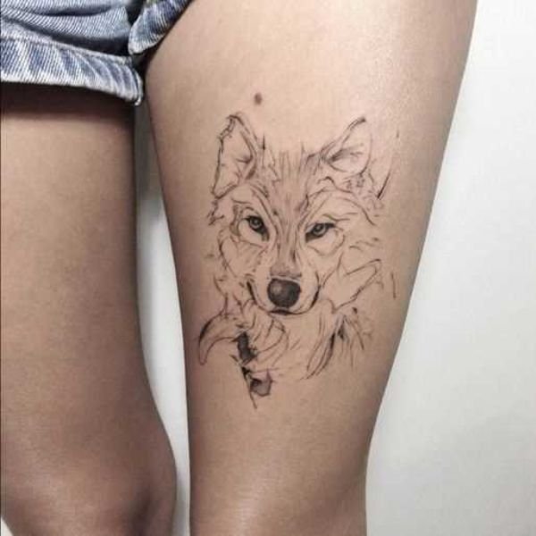 Tattoo sói ở đùi cho nữ