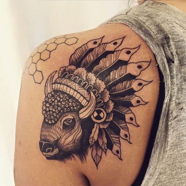 Tattoo thổ dân ở vai đẹp