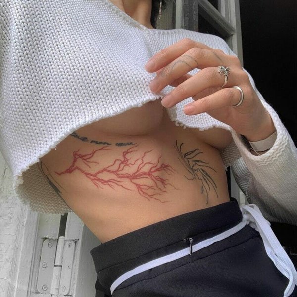 Tattoo tia chớp ở ngực chất