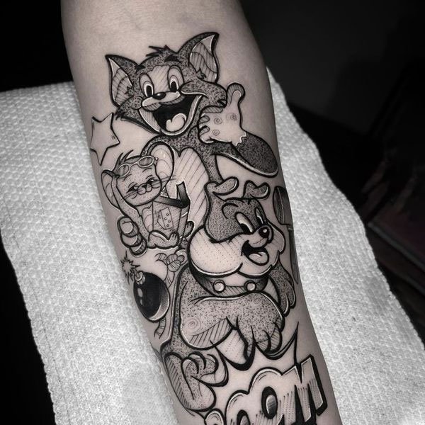 Tattoo tom and jerry kín tay