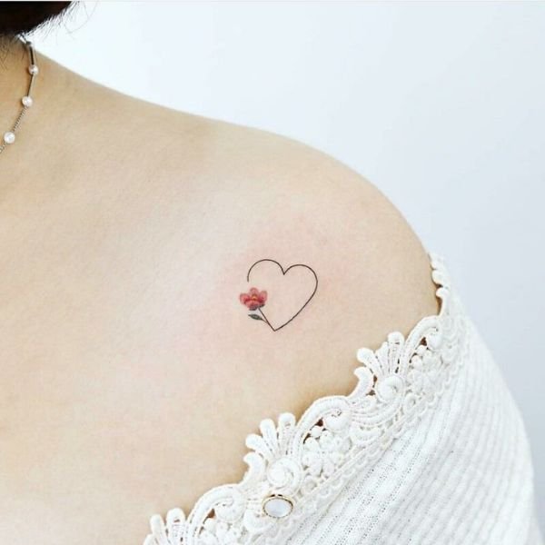 tattoo trái tim mini ở vai