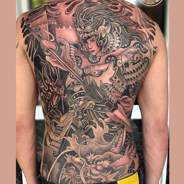 Tattoo triệu vân kín lưng cưỡi rồng