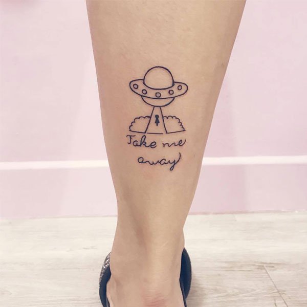 Tattoo ufo tuyệt đẹp ở chân